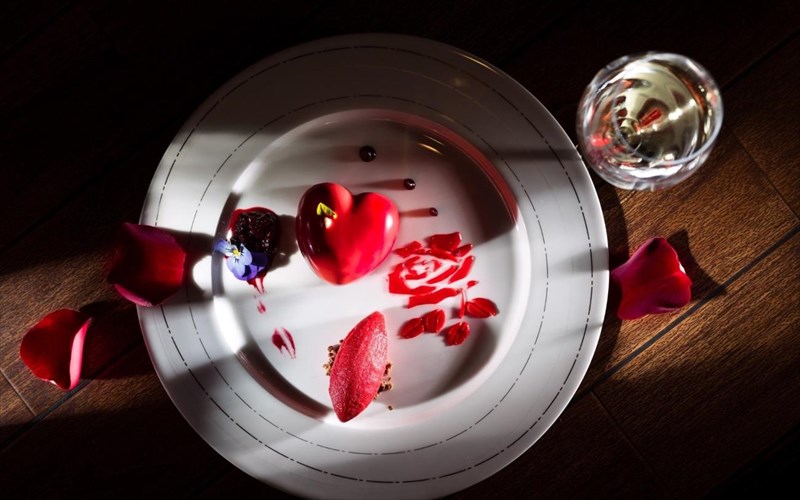 o-agios-balentinos-plisiazei-kai-to-varoulko-seaside-einai-etoimo