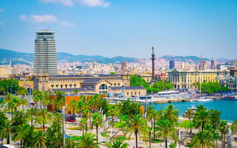 i-barkeloni-espase-ta-rekor-stous-touristes-krouazieras-gia-to-2018