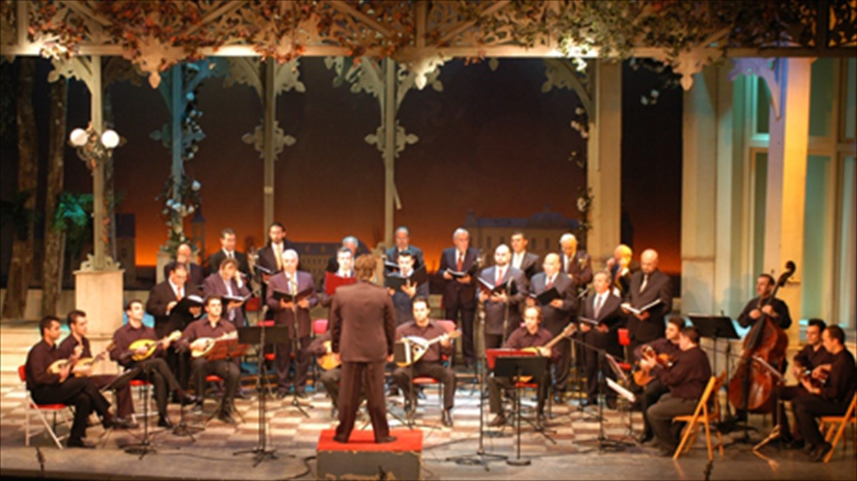 mousiko-taksidi-stin-palia-athina