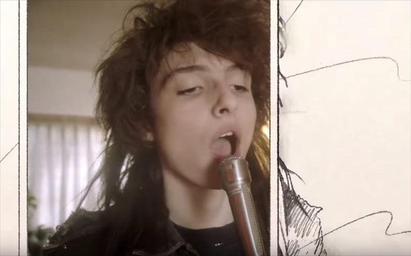 oi-weezer-diaskeuazoun-to-take-on-me-ton-a-ha-me-ligi-boitheia-apo-stranger-things