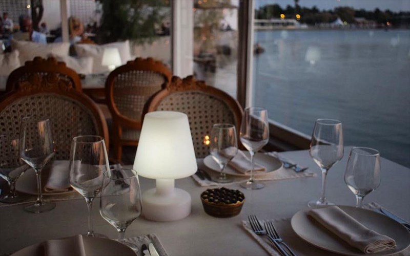 to-symposio-at-ark-sunexizetai-me-tin-kouzina-tis-tinou