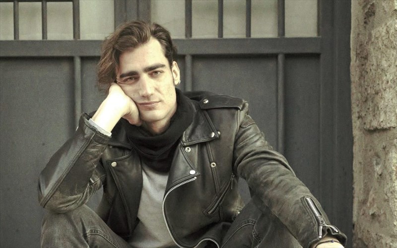 mixalis-gigintis-gia-na-katafero-na-teleioso-to-lukeio-eftasa-monos-mexri-tin-kalifornia