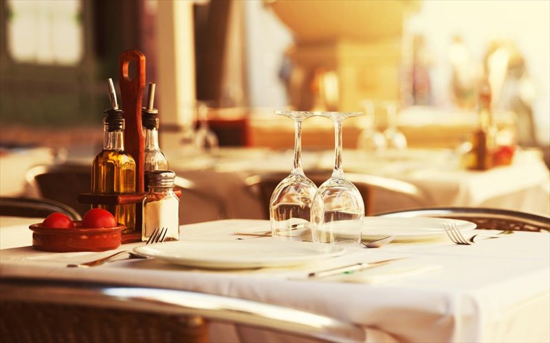 poia-estiatoria-piran-xruso-skoufo-fetos