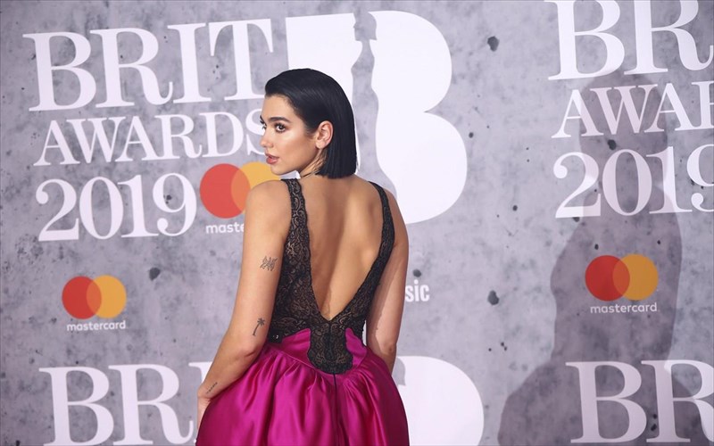 brit-awards-2019-the-1975-kai-calvin-harris-oi-megaloi-nikites-tis-bradias