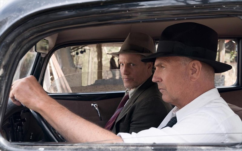 kevin-costner-kai-woody-harrelson-katadiokoun-tous-bonnie-kai-clyde