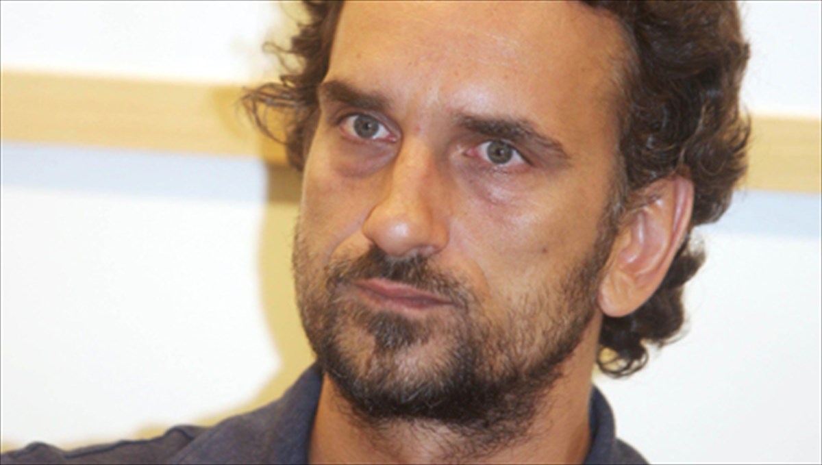 nikos-psarras-einai-oraio-na-blepeis-tous-allous-na-upoferoun