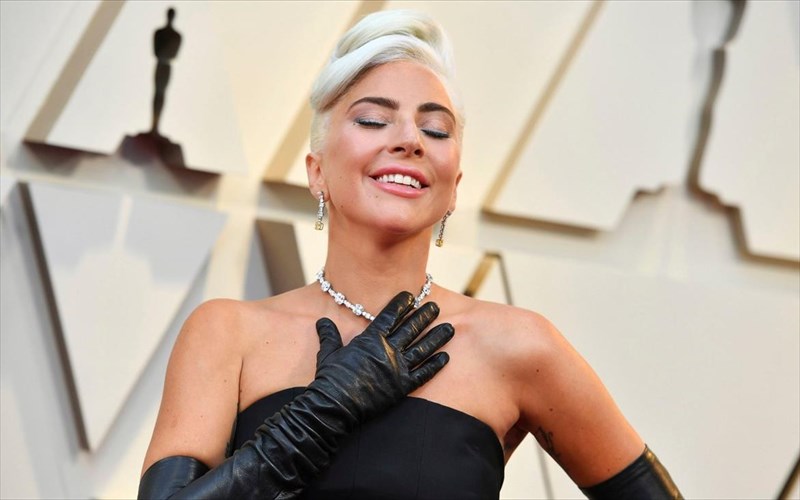 lady-gaga-polemiste-gia-ta-oneira-sas