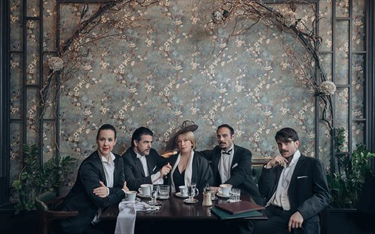 eikositesseris-ores-apo-ti-zoi-mias-gunaikas