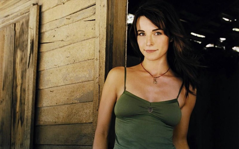 nekri-brethike-sto-spiti-tis-i-lisa-sheridan-tou-csi-miami-lisa-sheridan-tou-csi-miami