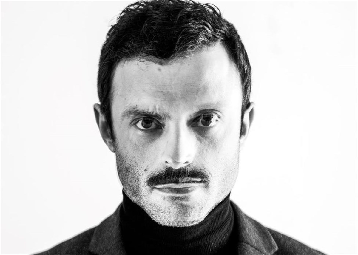 i-apotheosi-tis-trelas