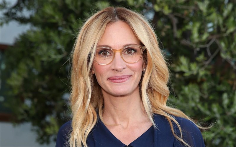 sunexizei-sti-mikri-othoni-i-Julia-roberts-Julia-roberts