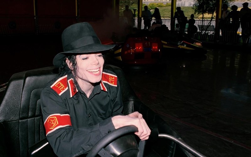 to-radiofono-tou-bbc-stamatise-na-paizei-mousiki-tou-michael-Jackson