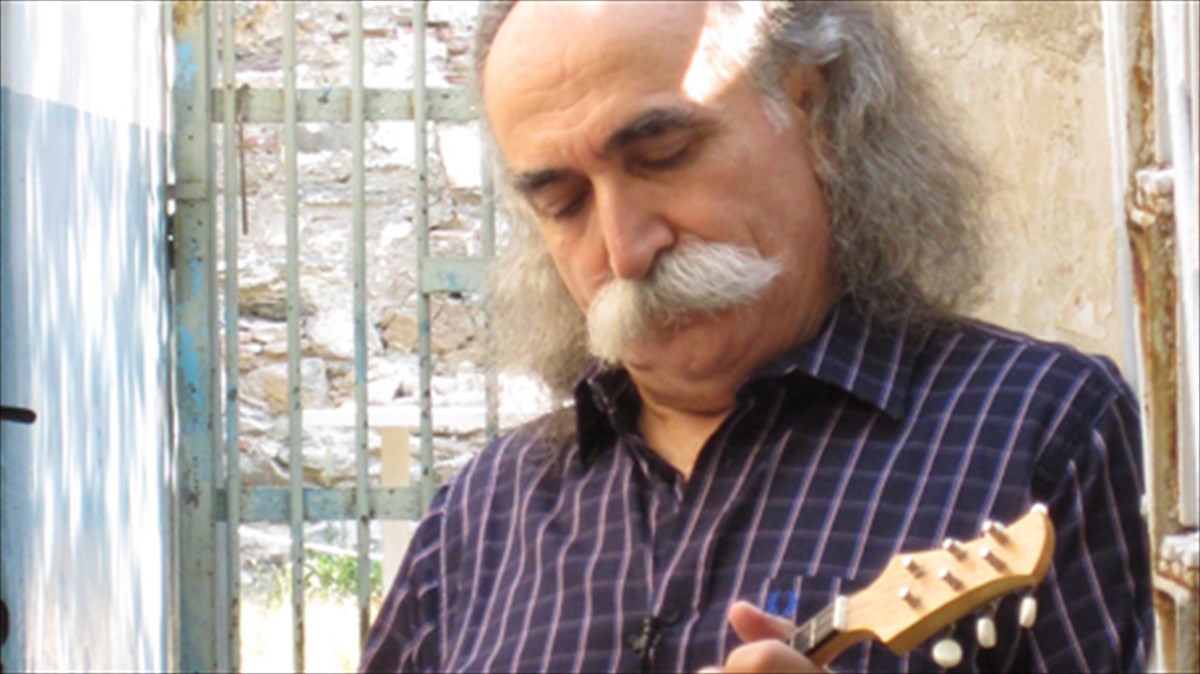 tesseris-bradies-afieromenes-sta-rempetika