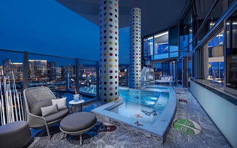 i-souita-pou-kostizei-100-xiliades-dolaria-ti-bradia-brisketai-sto-las-begkas