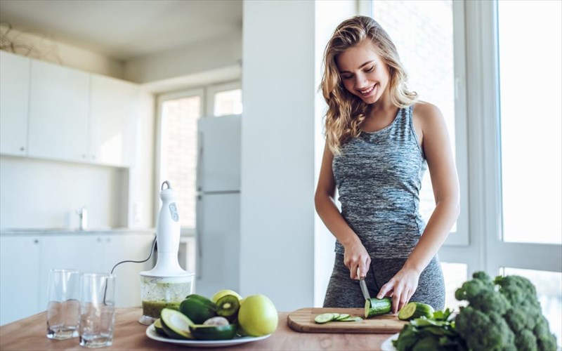 oi-souper-trofes-pou-eksolothreuoun-tin-kuttaritida