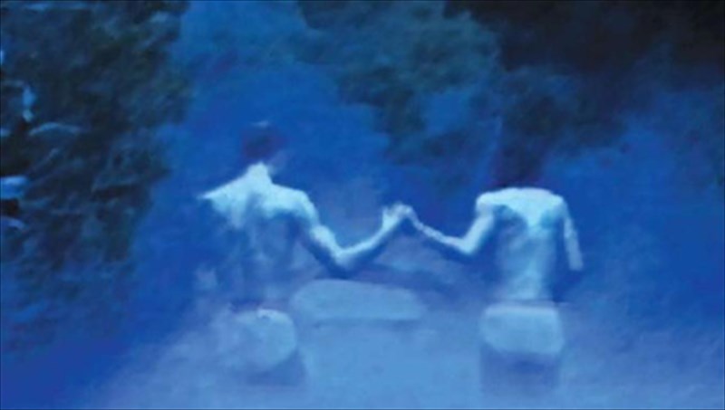 imagine-o-John-lennon-oneireuetai-mia-xorotheatriki-afigisi