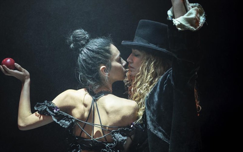 to-perimenontas-ton-gkonto-tis-elenas-mauridou-ksana-sti-skini-me-nea-dianomi