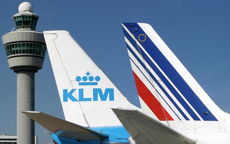 stin-air-france-klm-giortazoun-tin-imera-tis-gunaikas-se-ourano-kai-gi