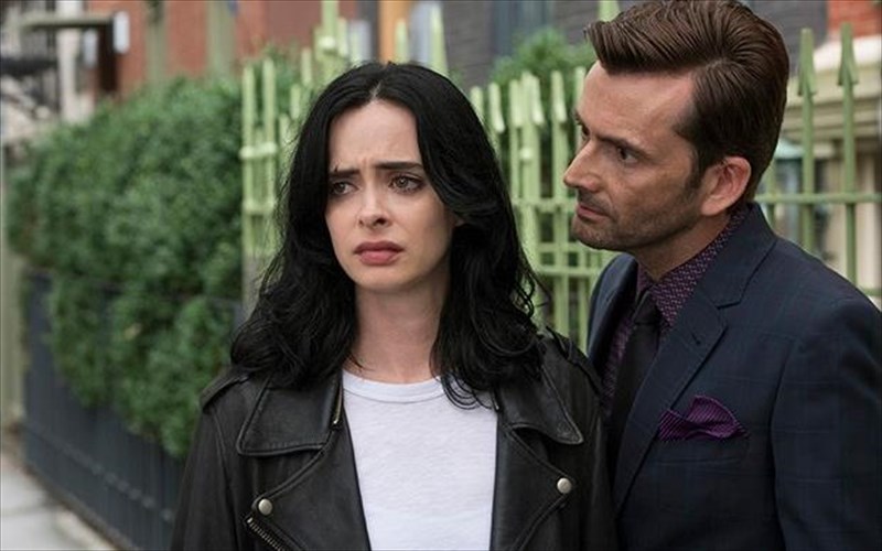 o-david-tennant-sxoliazei-to-telos-tis-Jessica-Jones