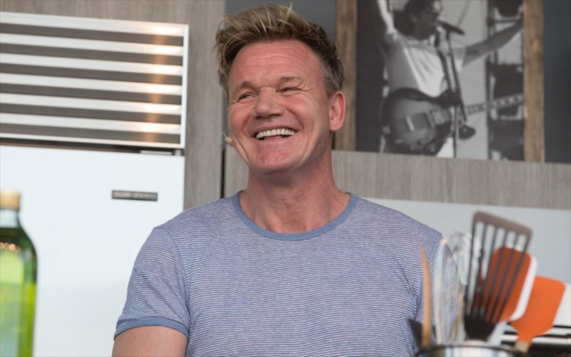 o-gordon-ramsay-prosthetei-vegan-psito-sto-menou-tou