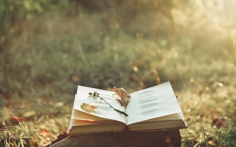 to-theatro-stathmos-giortazei-tin-pagkosmia-imera-poiisis