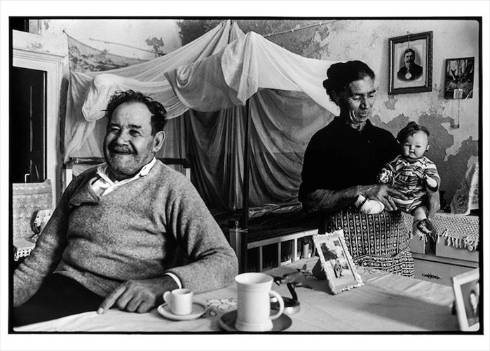 i-santorini-sti-dekaetia-tou-1970-kai-tin-epoxi-tis-athootitas