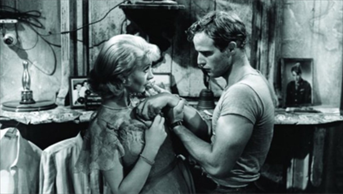 antrei-roumpliof-kai-leoforeion-o-pothos-gia-sinefil-eksodo-pothos-gia-sinefil-eksodo