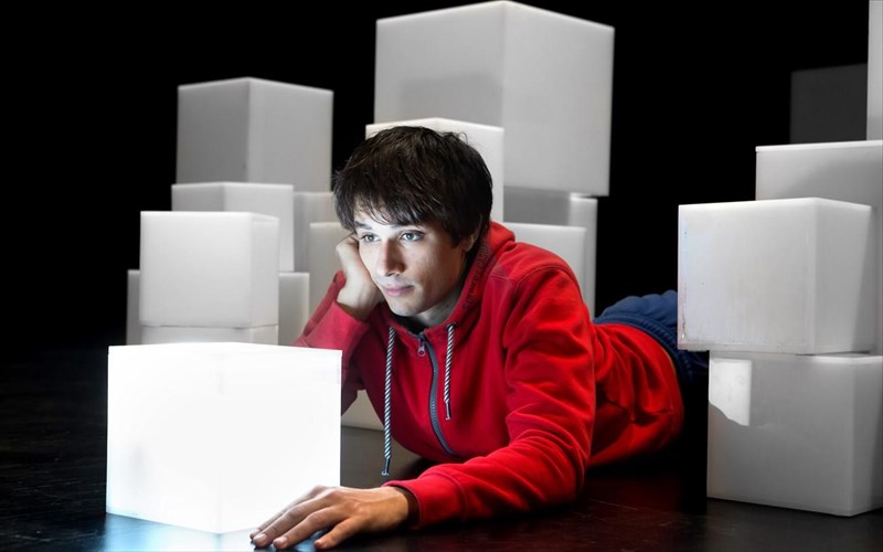 kritiki-eidame-tin-parastasi-poios-skotose-ton-skulo-ta-mesanuxta