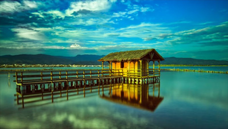 mesologgi-mia-iroiki-poli-me-plousio-ixthuoparagogo-butho