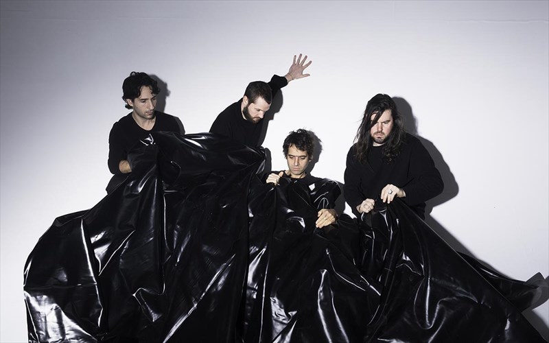 oi-suuns-ca-zontana-stin-athina-kai-to-temple