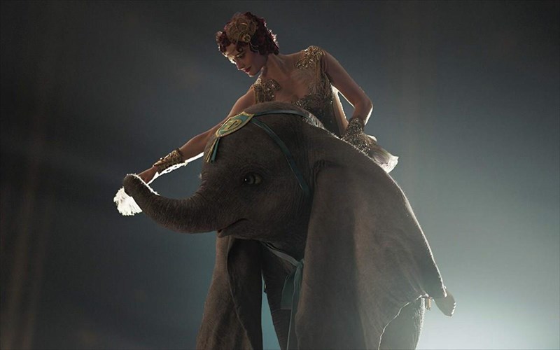 apokleistiko-deite-protoi-to-clip-me-ton-ntampo-to-elefantaki-pou-epistrefei-apo-tin-disney