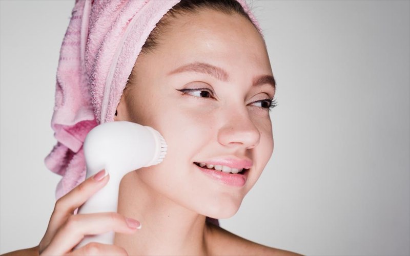 poso-ofelimes-einai-st-alitheia-oi-ilektrikes-bourtses-prosopou