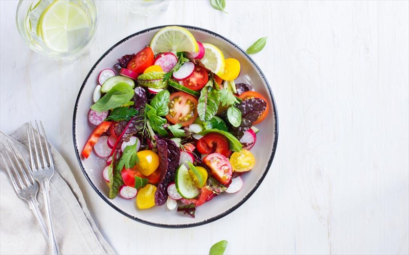 ti-troei-kathimerina-enas-diasimos-ereunitis-pou-meleta-ton-karkino