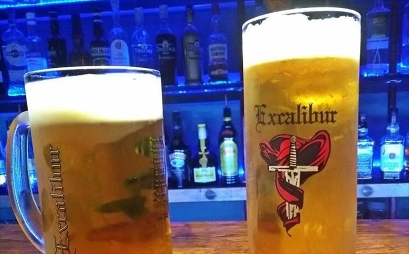 to-excalibur-kernaei-xoirines-lixoudies