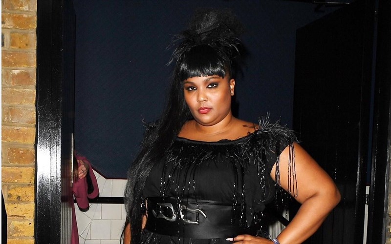 entuposiazei-i-acoustic-diaskeui-tou-shallow-tis-lady-gaga-apo-tin-lizzo-acoustic-diaskeui-tou-shallow-tis-lady-gaga-apo-tin-lizzo