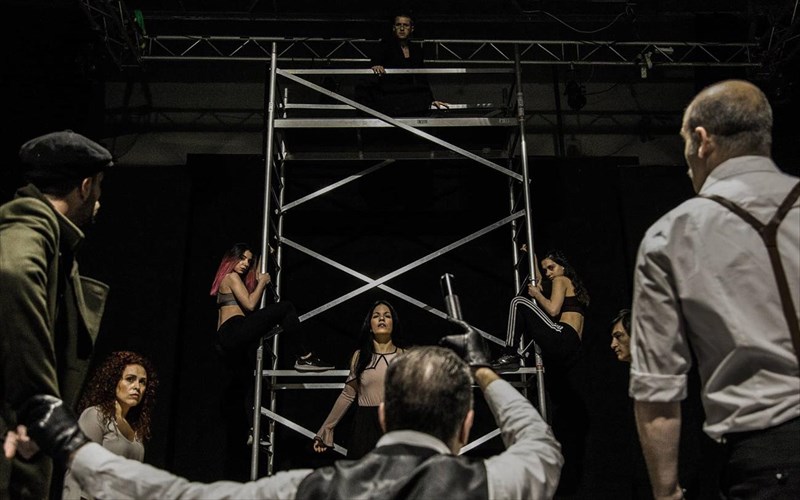 to-muthistorima-dracula-sti-skini-tou-theatrou-xoros