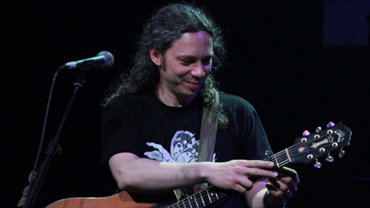 o-alkinoos-ioannidis-apoxaireta-ton-xeimona-me-2-emfaniseis-emfaniseis