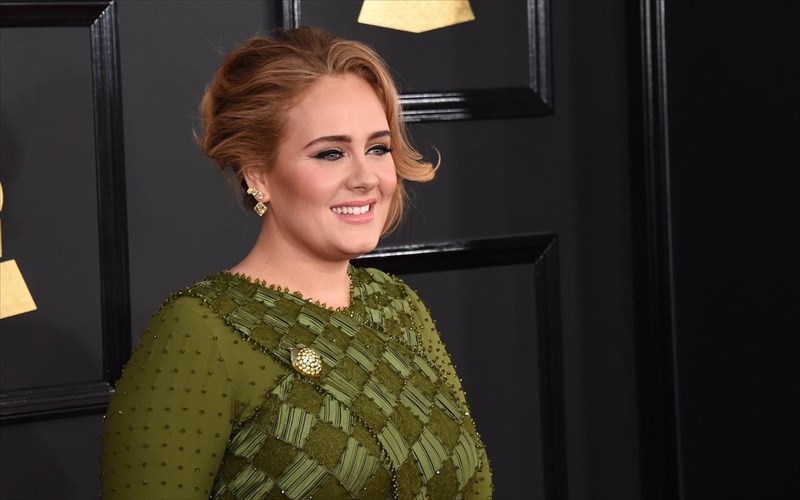 xorizei-i-adele-apo-ton-simon-konecki-adele-apo-ton-simon-konecki