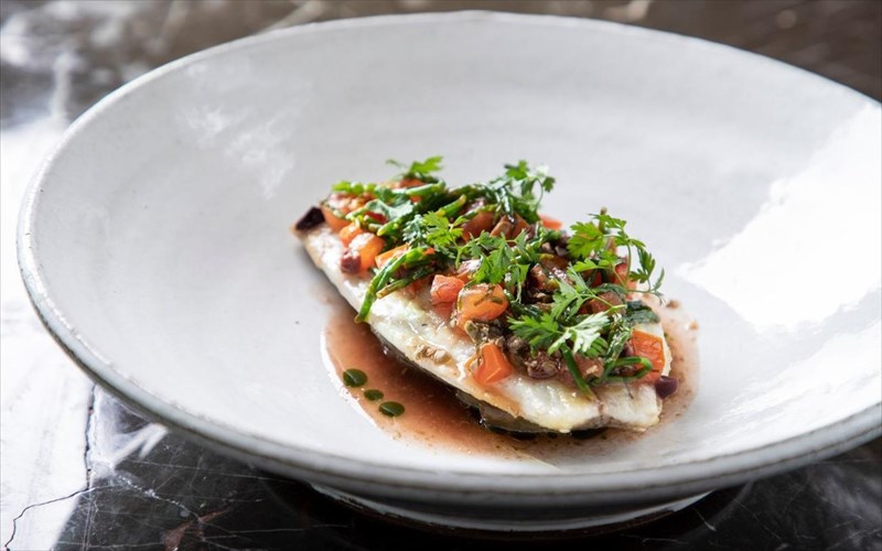 to-summer-senses-enonei-dunameis-me-ti-galazia-hytra-ki-emeis-geutikame-to-apotelesma