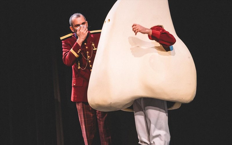 nikolai-gkogkol-kai-daniil-xarms-briskoun-sto-paralogo-tin-eleutheria-tou-anthropou