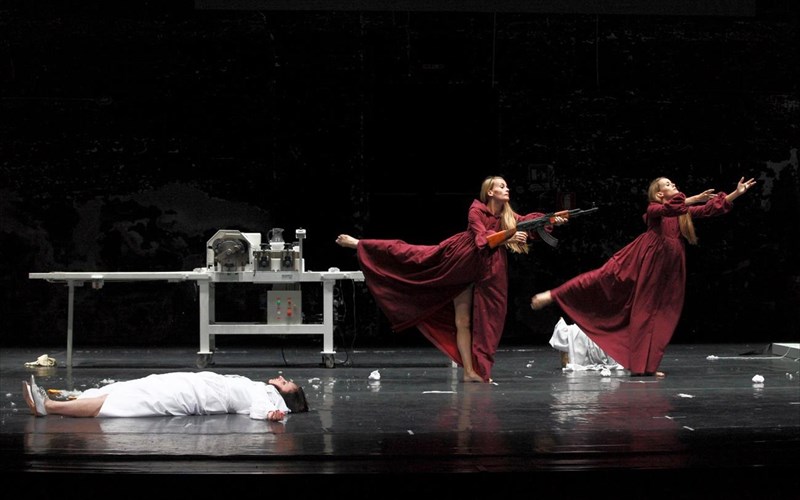 enarksi-me-duo-anatreptikes-dimiourgous-stin-peiraios-260