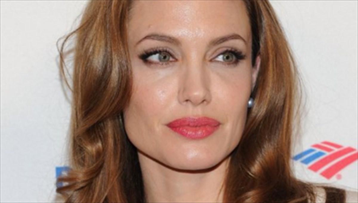 angelina-Jolie-apokalupse-mia-duskoli-epilogi-gia-tin-ugeia-tis