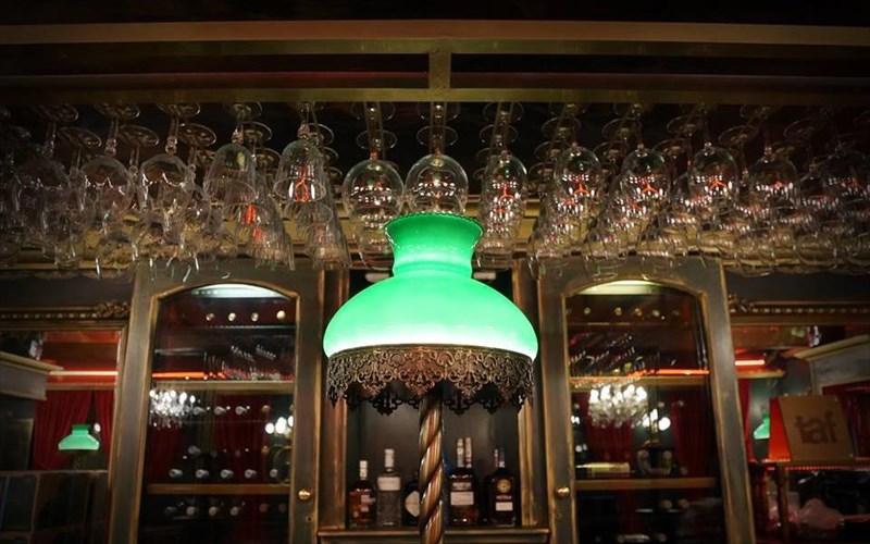 sto-peristeri-mas-perimenei-enas-gigifioggos