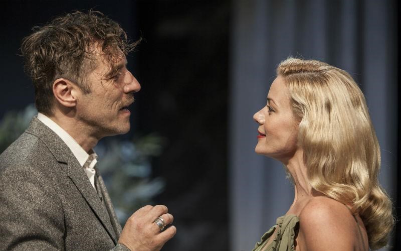 giougkerman-gia-theates-me-problimata-akois