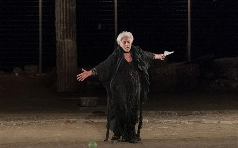 i-despoina-mpempedeli-einai-i-ebraia-epizisasa-roouz-ebraia-epizisasa-roouz