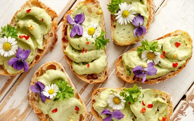 louloudia-sto-piato-poia-tairiazoun