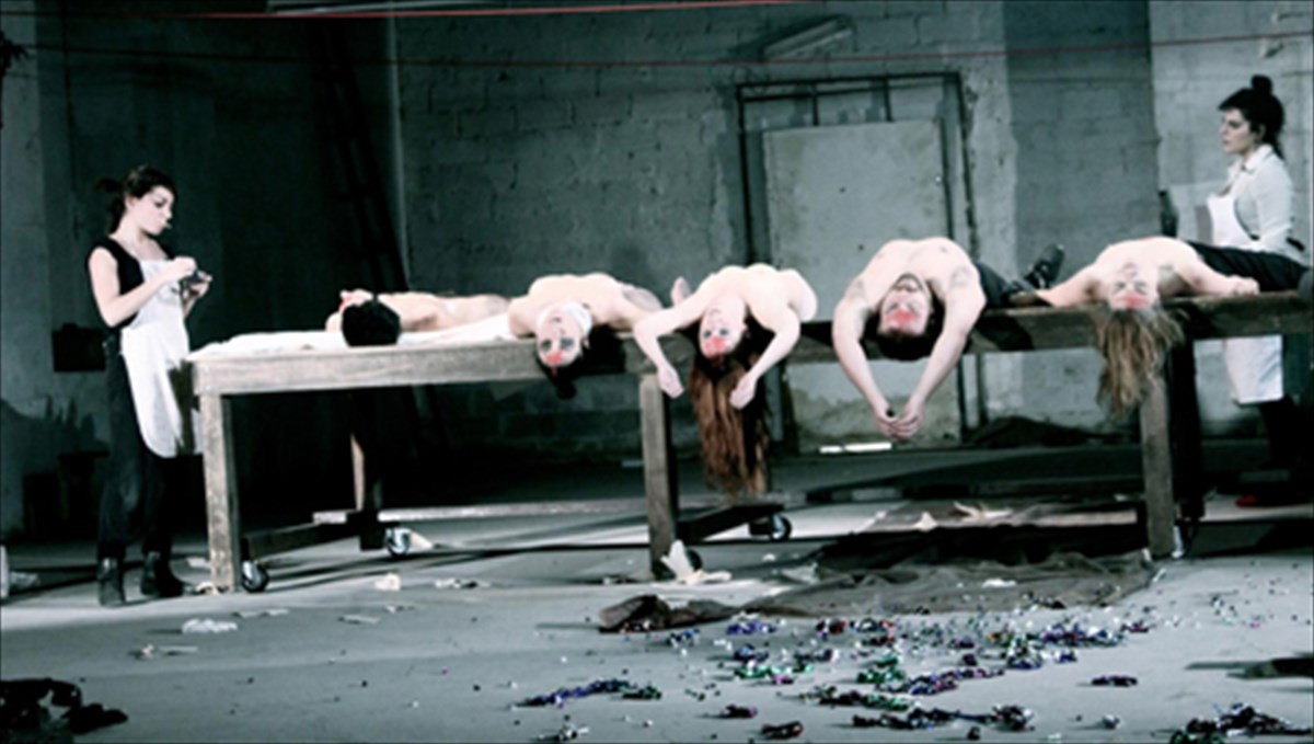 to-teratodes-prosopo-tis-eksousias