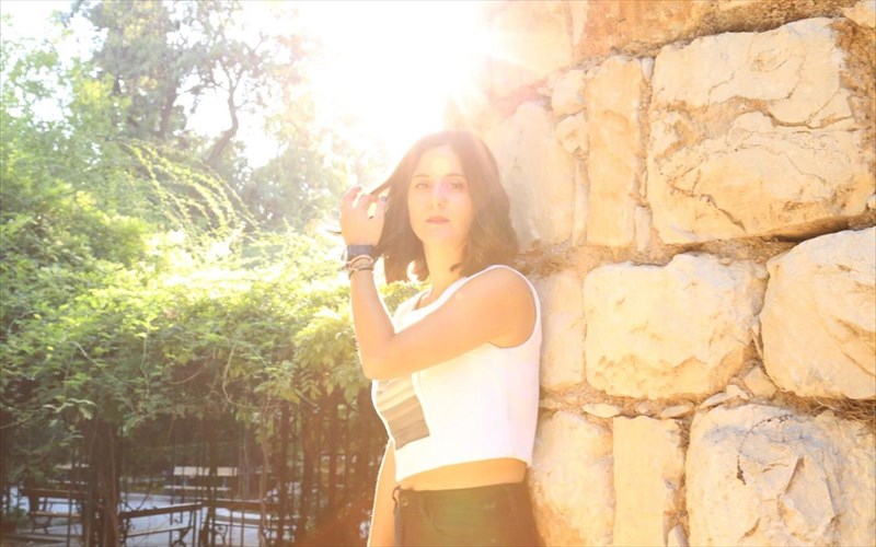 matina-megkla-alimono-se-opoion-pisteuei-oti-to-teleio-einai-alanthasto