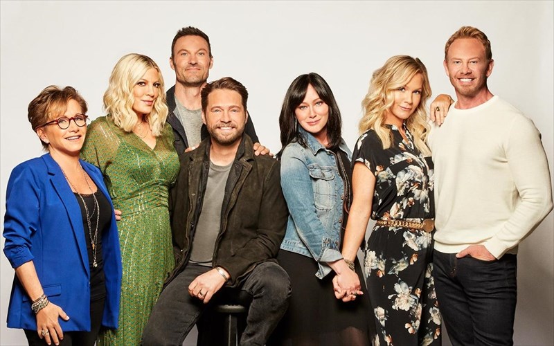 i-parea-tou-90210-epestrepse