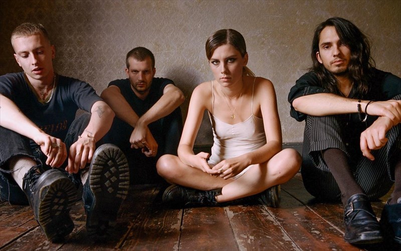 oi-wolf-alice-stirizoun-to-mpoϋkotaz-stin-eurovision